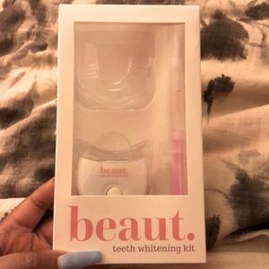 Beaut: Teeth Whitening Kit